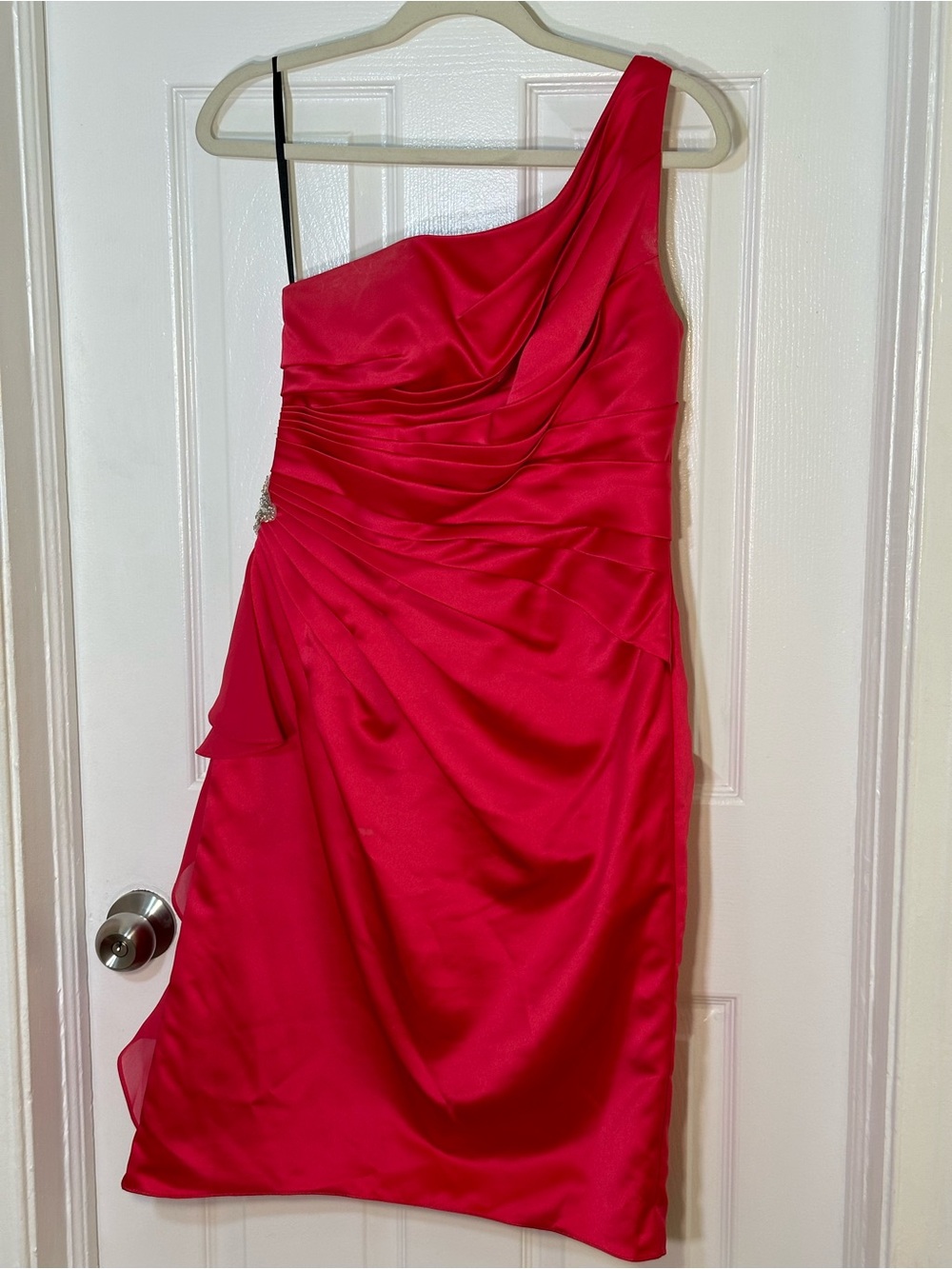 SORELLA VITA One-Shoulder Satin Dress in Bright Red